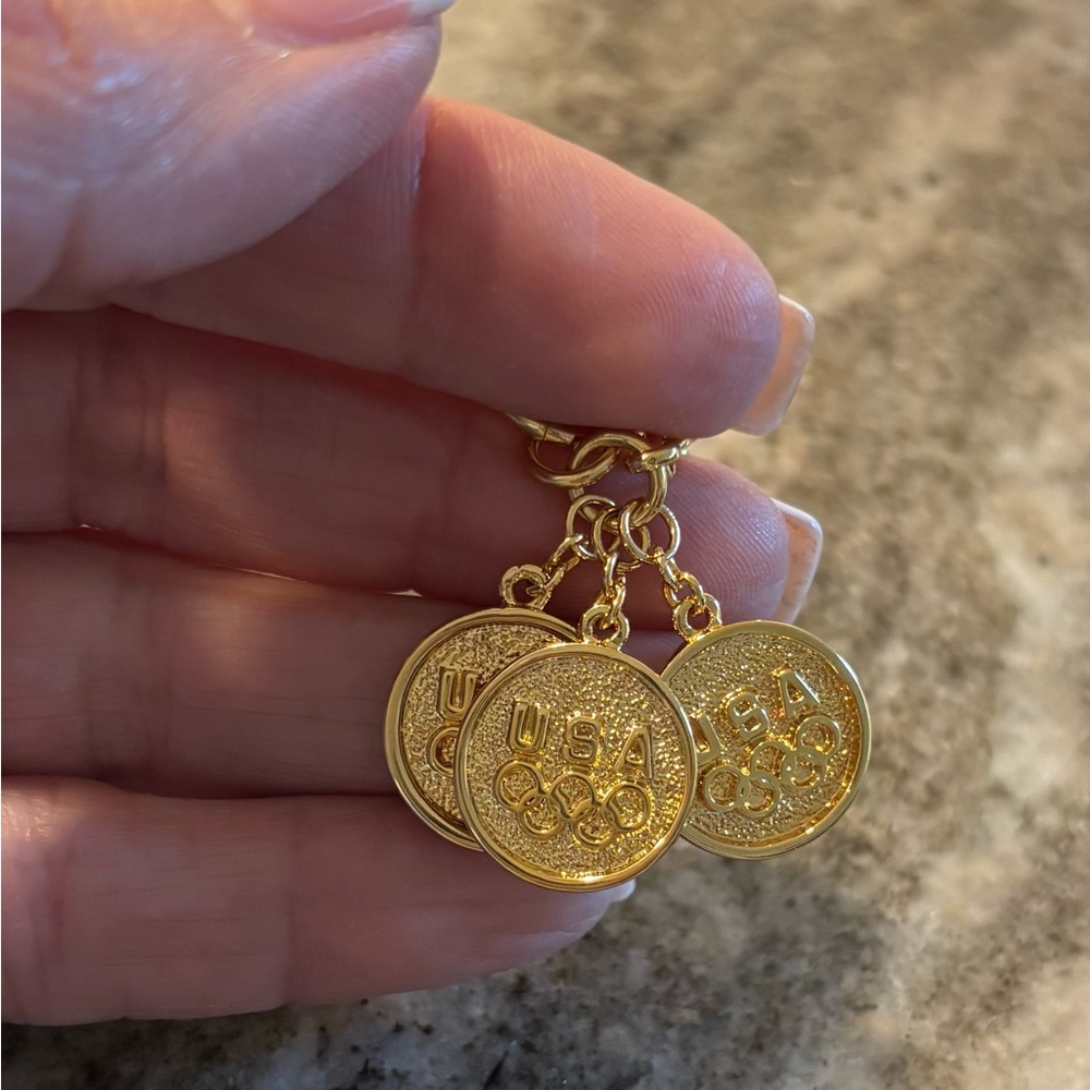 USA Gold tone 3 Medal Charm Bracelet - Picture 3 of 3